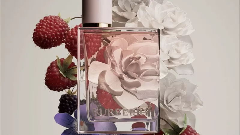  Burberry Beauty تحتفي بالأنوثة المتحرّرة عبر عطر Burberry Her