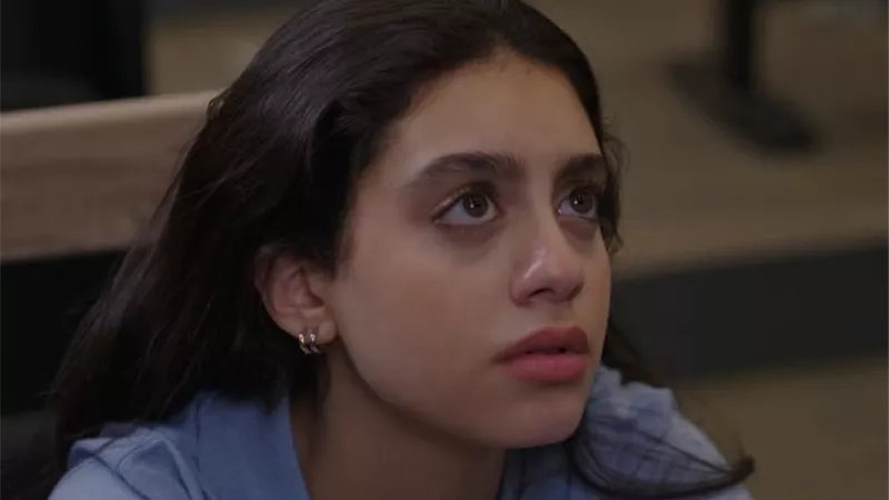ياسمينا العبد تدخل مرحله الخطر مع اصدقائها بمسلسل ميد ترم