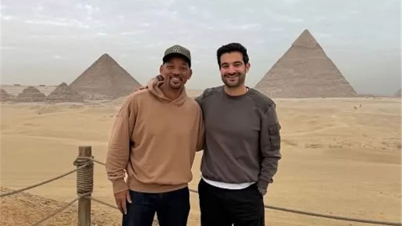 ويل سميث يزور الأهرامات للمرة الثانية.. ويؤكد: من بنى الأهرامات يمكنه فعل أي شيء