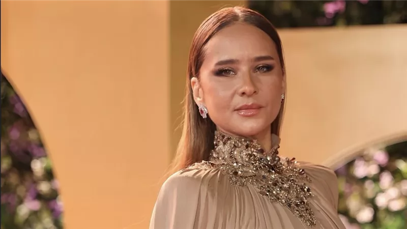 	نيللي كريم تتوّج أناقتها في Joy Awards بفستان آسر بتوقيع زهير مراد 	