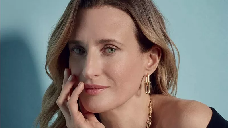 Tiffany & Co تكشف عن حملتها الخاصة بعيد الحب 2026: قصة رومانسية تحتفي بالقوة والالتزام