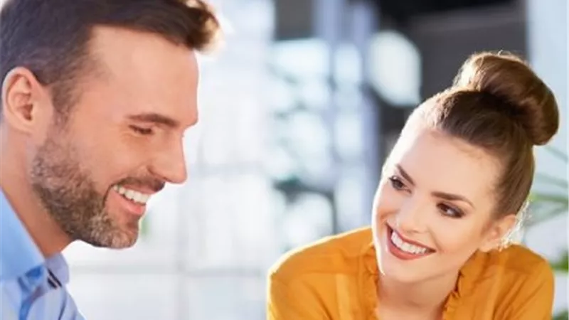 تفكيرها غير تقليدي ومتحررة.. كيف يمكنك جذب امرأة برج الدلو؟