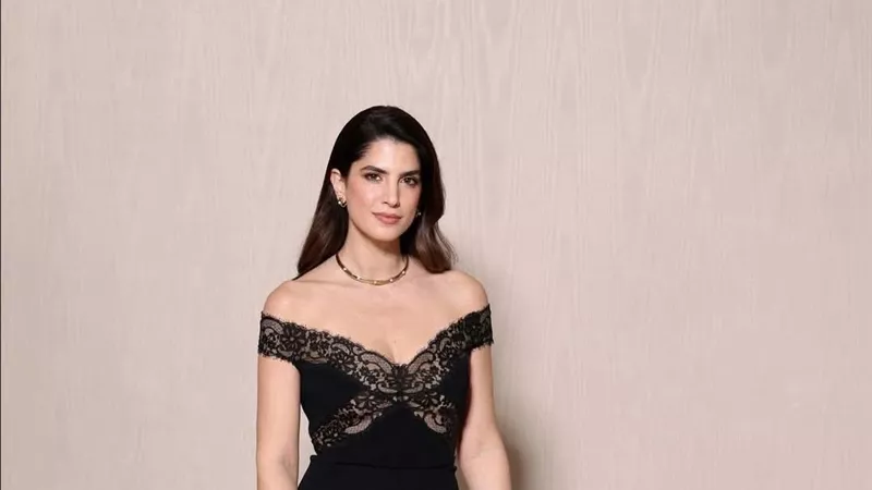 كارمن بصيبص تتألق بإطلالة راقية من إيلي صعب في حفل بولغاري بباريس