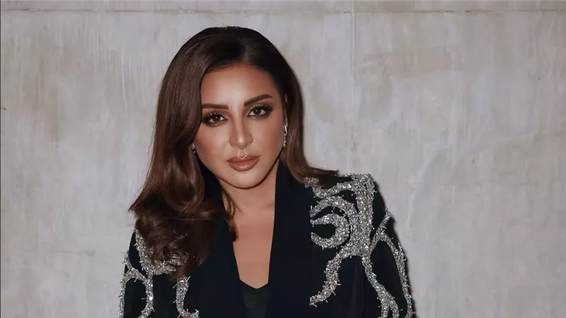 أنغام تخطف الأنظار في أسبوع الموضة بباريس بتوقيع زهير مراد