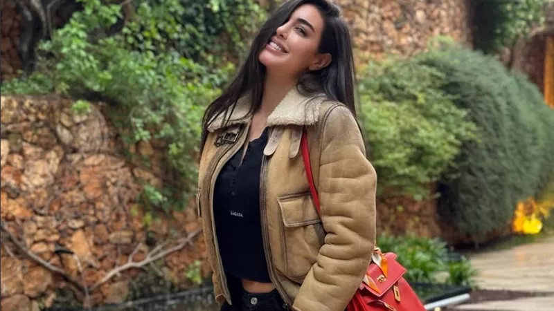 ياسمين صبري تكشف عن صور جديدة لها من رحلتها في أسبانيا