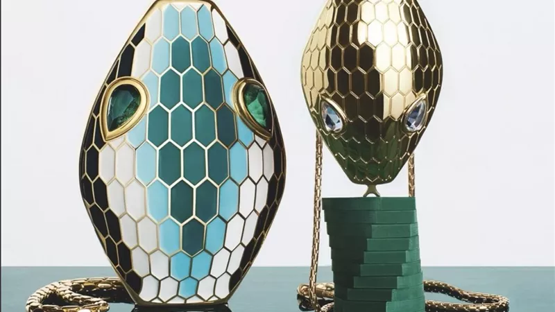  	Serpenti… رمز يتجاوز الزمن في مجموعة Bulgari Icons Minaudières