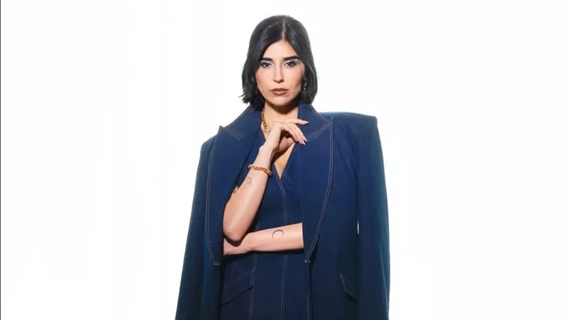 زينة مكي تُعيد ابتكار الدنيم بأناقة عصرية في دبي بتوقيع Lili Blanc ولمسة فاخرة من مجوهرات Tiffany & Co