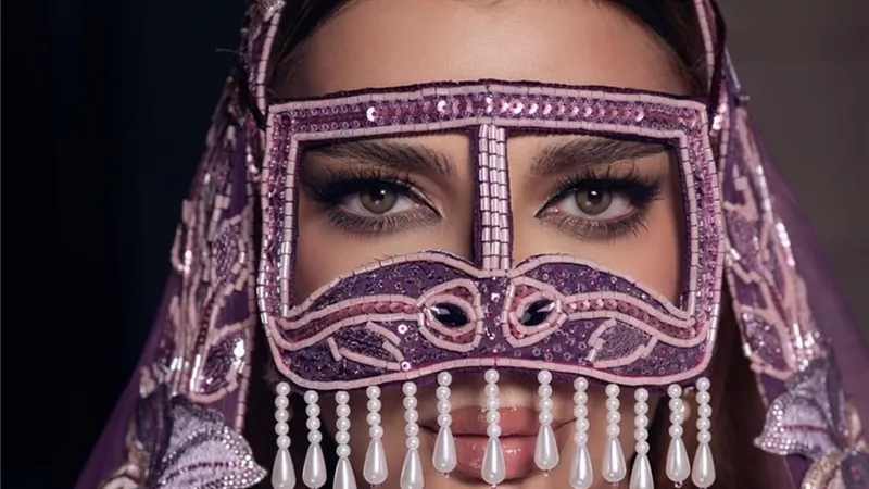 أصالة نصري تتألق من مدرّج خورفكان بإطلالة تراثية ملكية