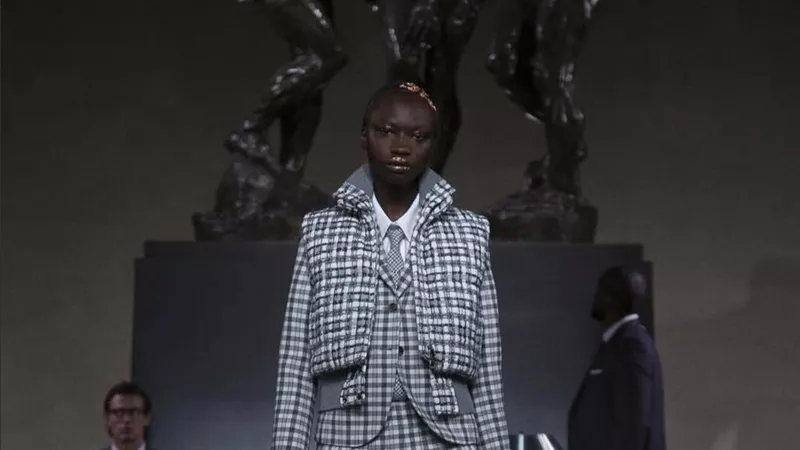 أزياء رياضية بلمسة راقية.. Thom Browne يكشف عن مجموعة خريف وشتاء 2026–2027