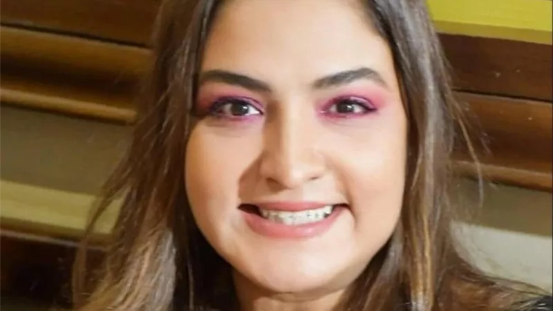 للسيدات.. خبيرة الاتيكيت ماجي الحكيم تقدم إتيكيت تقديم الهدايا في عيد الحب