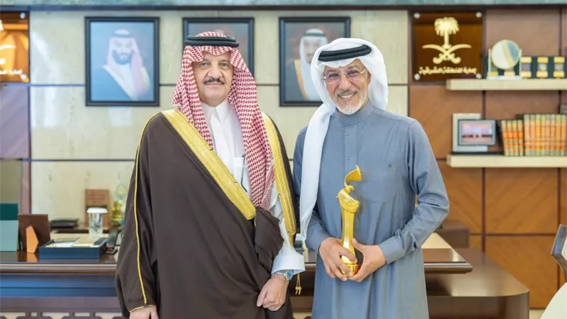 أمير المنطقة الشرقية يستقبل الفنان عبد المحسن النمر بمناسبة فوزه بجائزة 