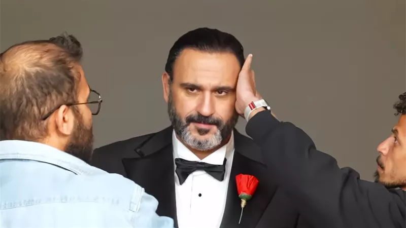رغم غيابه عن دراما رمضان 2026.. أكرم حسني يكشف كواليس إعلان جديد