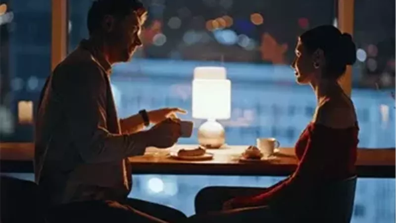 خبيرة الاتيكيت ماجي الحكيم نقدم اتيكيت الاحتفال بعيد الحب