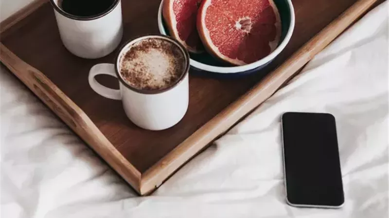  8  عادات صباحية شائعة تضر بصحتك