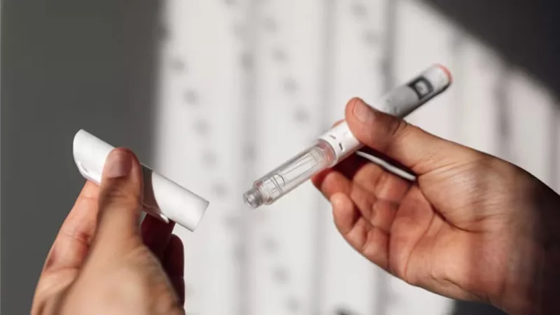 دراسة: أدوية إنقاص الوزن التي تحتوي على GLP-1 مرتبطة بزيادة تساقط الشعر