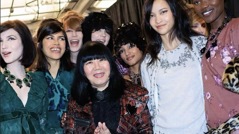عرض Anna Sui يخطف لقب الأكثر متعة في أسبوع الموضة في نيويورك