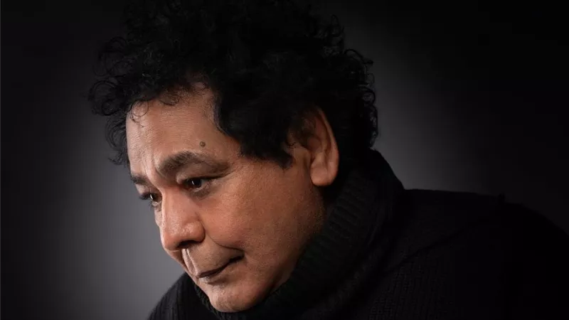 مفاجأة.. محمد منير يقدم أغنية 