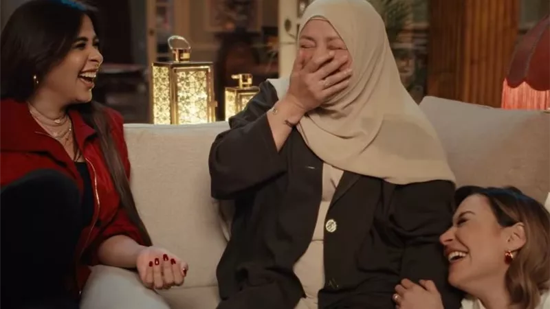 عبلة كامل ومحمد منير يتصدران أحد إعلانات رمضان الجديدة