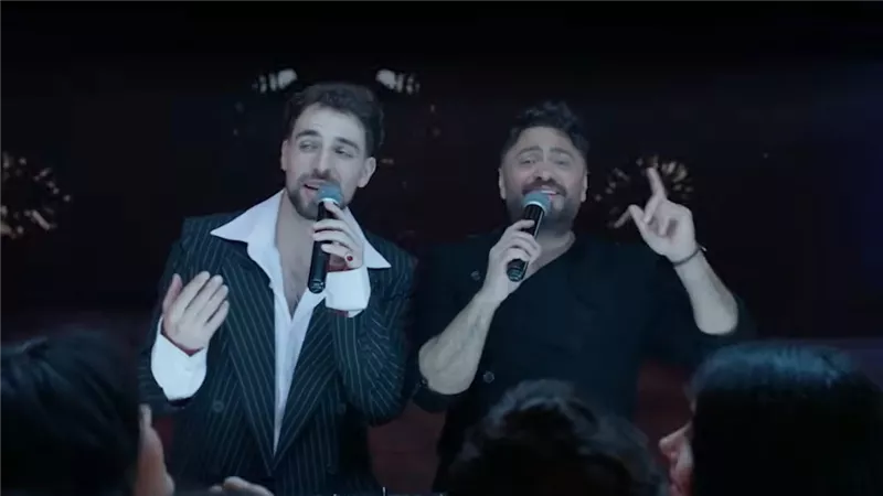 تامر حسني يظهر مع أولاده ووالدته في إعلان رمضاني جديد إلى جانب نيللي وسانت ليفانت
