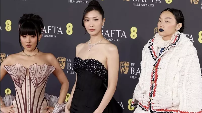 نجوم هوليوود يتألقون على السجادة الحمراء في جوائز BAFTA 2026