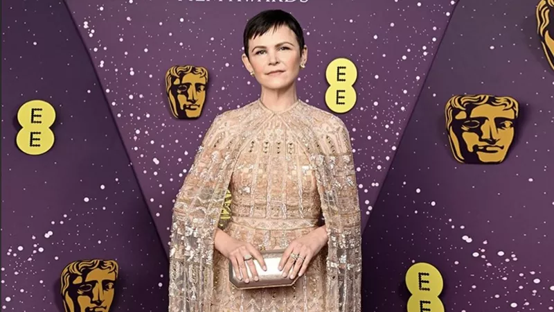 جينيفر جودوين تتألق بإطلالة راقية من زهير مراد في BAFTA 2026