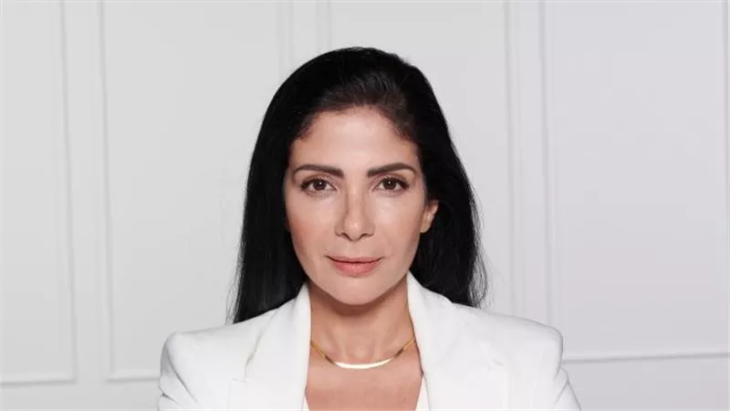 منى زكي: أهتم في أي عمل بالنص والمخرج.. وأعبر عن ما أريده في أعمالي الفنية