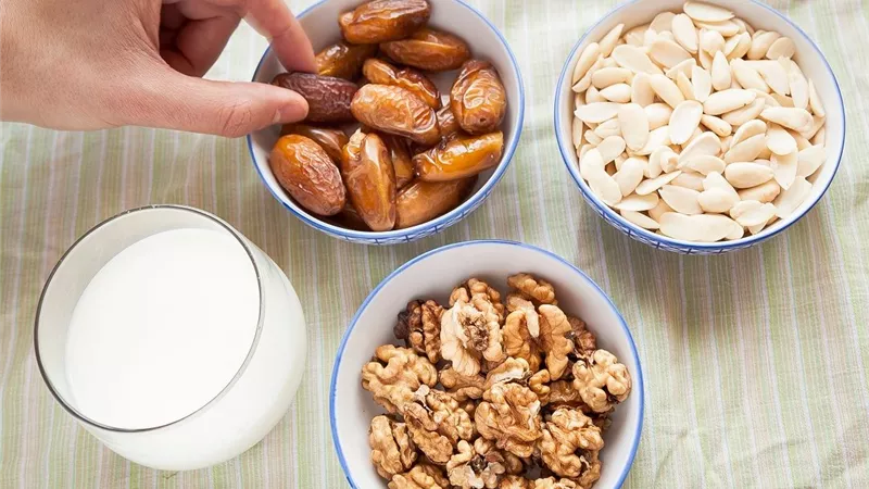 أفضل الأطعمة التي تحارب العطش أثناء الصيام