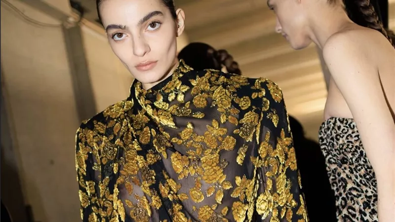 أنتونان ترون يكشف أولى مجموعاته لدار Balmain في اسبوع الموضة بباريس