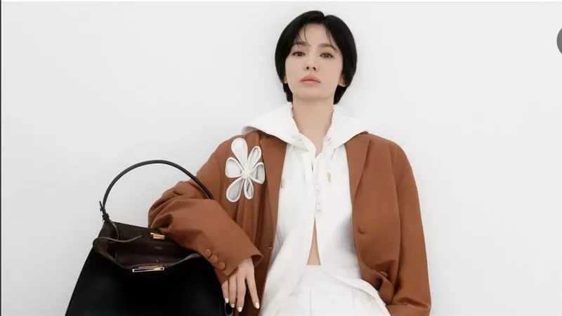 Fendi تكشف عن حقيبة FENDI Way الأيقونية بمشاركة سونغ هاي كيو