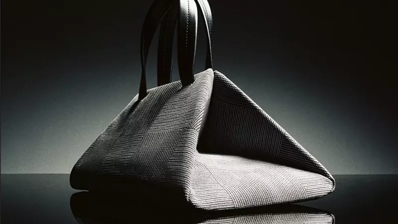 Kuho تتعاون مع Tom Dixon في مشروع إبداعي يجمع الموضة بالتصميم الصناعي