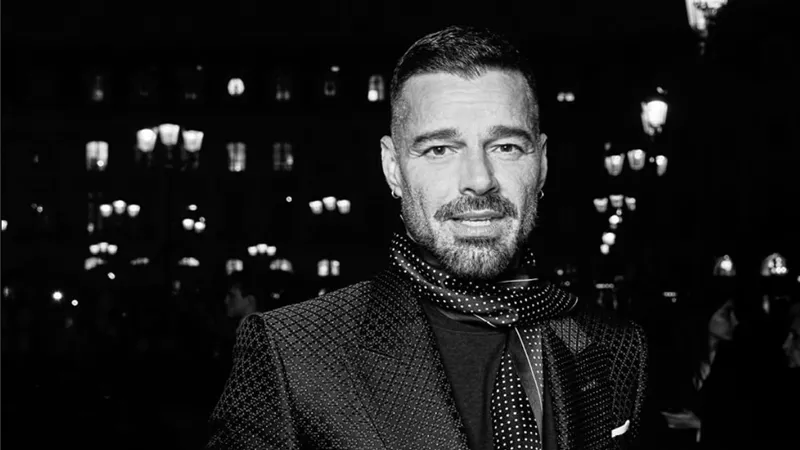 حضور لافت للمشاهير في عرض TOM FORD خلال أسبوع الموضة في باريس