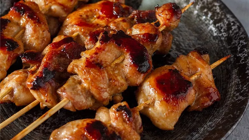 على سفرتك في رمضان..  أسياخ الدجاج الترياكي وصفة سريعة بنكهة يابانية مميزة