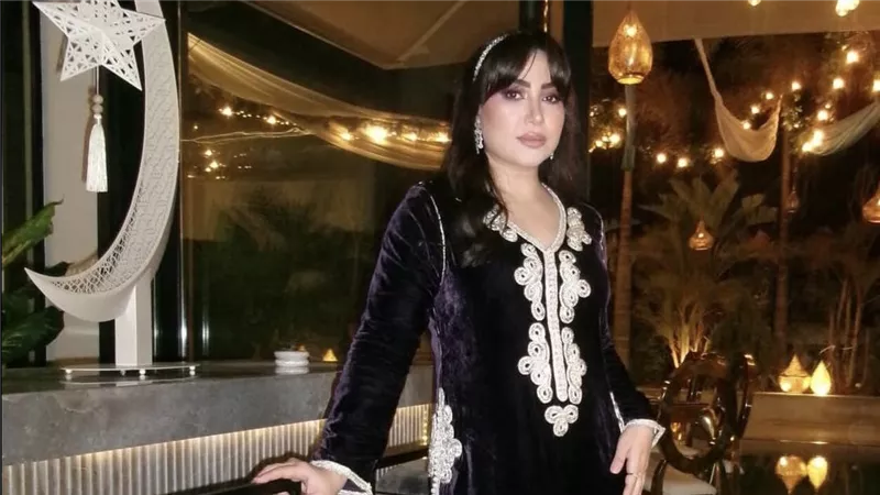 بوسي تتألق بإطلالة شرقية فاخرة في أحدث ظهور رمضاني
