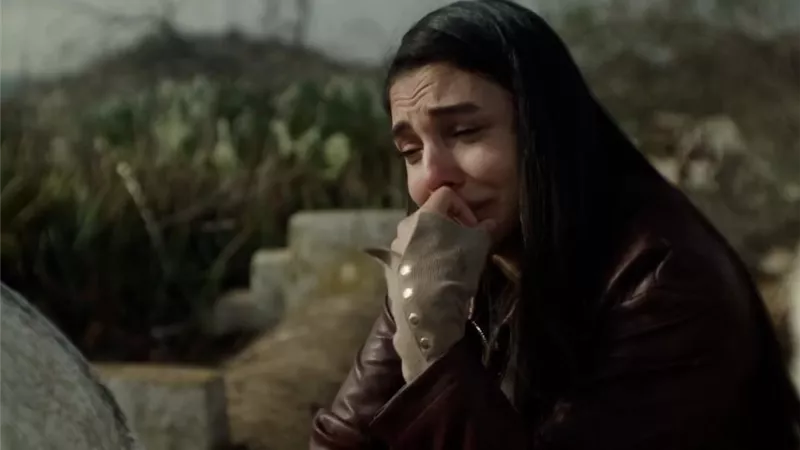 بكاء سلمى ابو ضيف على قبر ابنها والقبض عليها في عرض وطلب