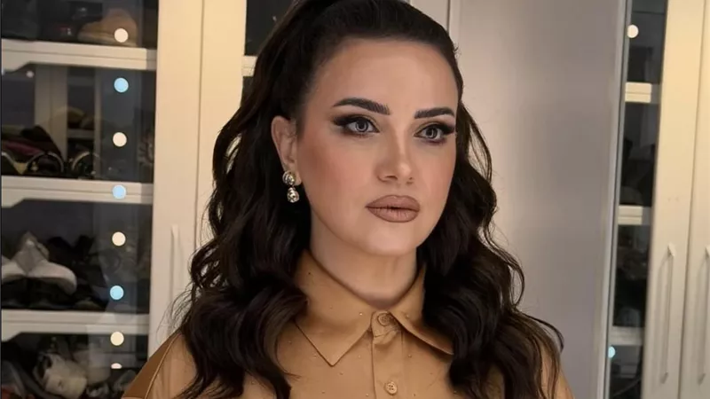 أناقة هادئة بلمسة ذهبية.. ريهام عبد الغفور تتألق في العرض الخاص لفيلم “برشامة”