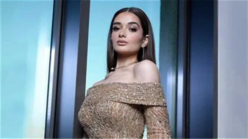 ملك أحمد زاهر تحتفل بخطوبتها على شريف عمرو الليثي.. الليلة
