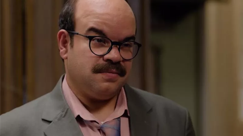 محمد عبد الرحمن يفتح مكتب محاماة في الحلقة الأخيرة من مسلسل المتر سمير 