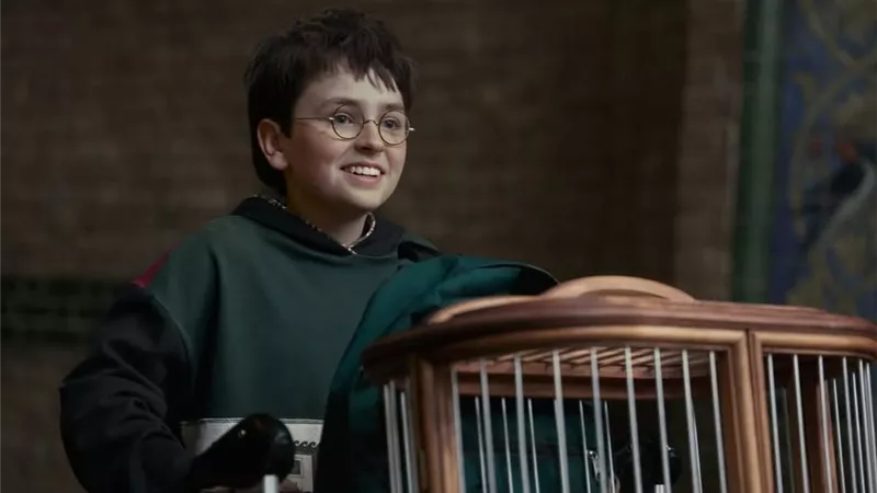 طرح البرومو الأول لمسلسل Harry Potter and the Philosopher's Stone.. وعرضه في الكريسماس