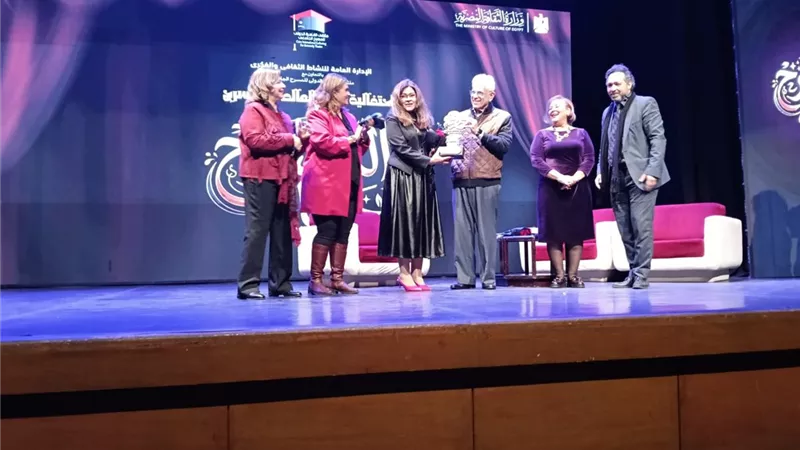 تكريم عزت زين وهايدي عبدالخالق واللبنانية مروى قرعوني خلال إحتفالية اليوم العالمي للمسرح 