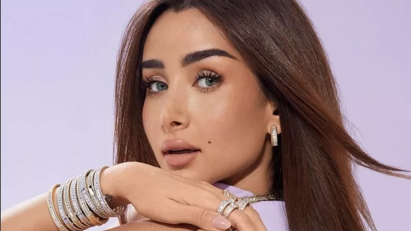 سحر الربيع يلتقي بالفخامة: هنا الزاهد تتألق بمجوهرات APM Monaco