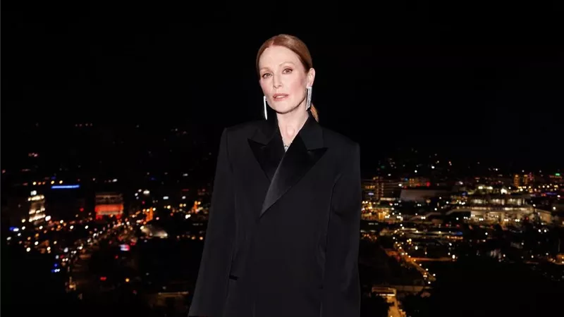 Julianne Moore سفيرة جديدة لدار Messika بإطلالة سوداء أنيقة