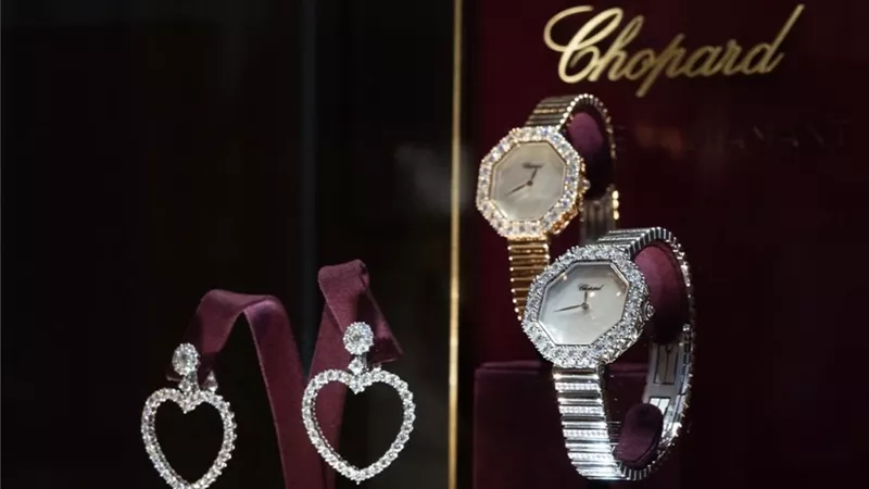 شوبارد تحتفي ببريقها الخالد في معرض L’Heure du Diamant بباريس