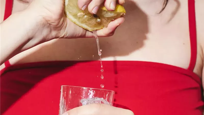 كيفية الحصول على الكولاجين بشكل طبيعي.. وما يجب تجنبه