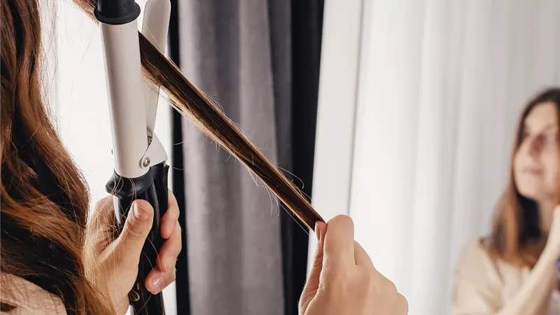 7  أسباب تجعل شعرك لا يحتفظ بـ الكيرلي