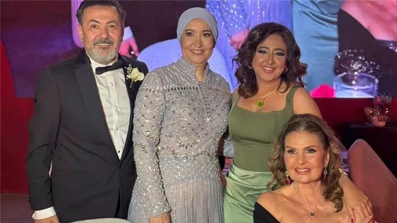 بحضور يسرا.. الصور الأولى من حفل زفاف ابنة الإعلامي خيري رمضان