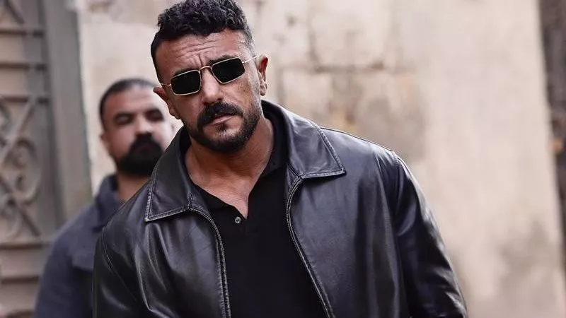 أحمد العوضي يشوق جمهوره بصورة لفلمه الجديد 