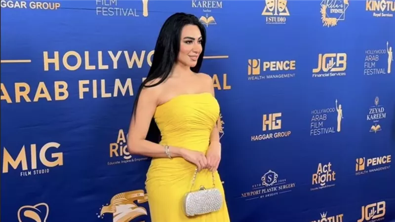     إطلالة جريئة تخطف الأنظار. مريهان حسين تتألق بالأصفر في مهرجان هوليوود العربي