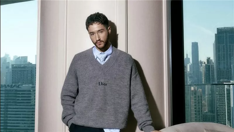 أحمد مالك يرسّخ حضوره العالمي بحملة Dior Beauty