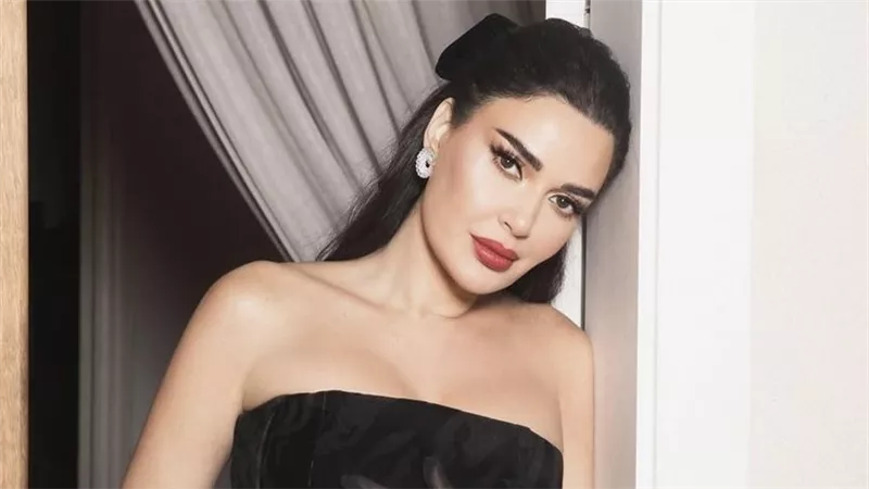     الأسود يليق بها.. سيرين عبد النور بإطلالة كلاسيكية ساحرة