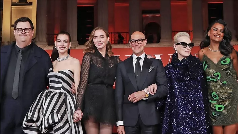      نجوم “The Devil Wears Prada 2” يشعلون سجادة لندن الحمراء بإطلالات لافتة